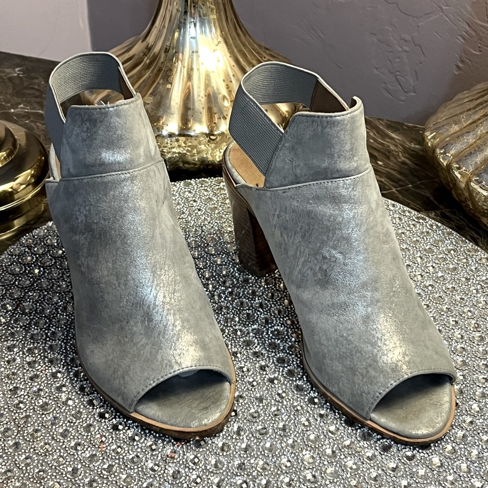 Donald Pliner silver leather heels. Size 6 1/2